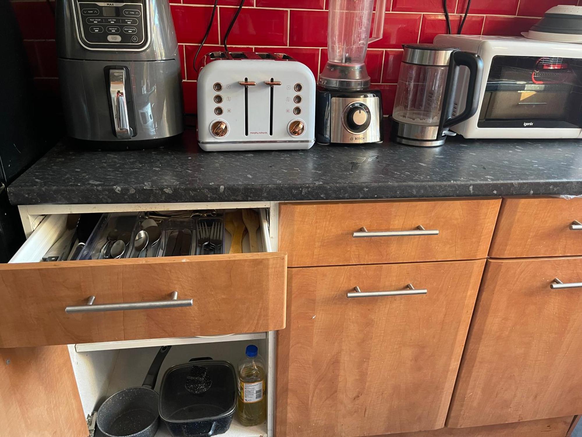 Room With King Size Bed And Shared Kitchen Raynes Park Bagian luar foto